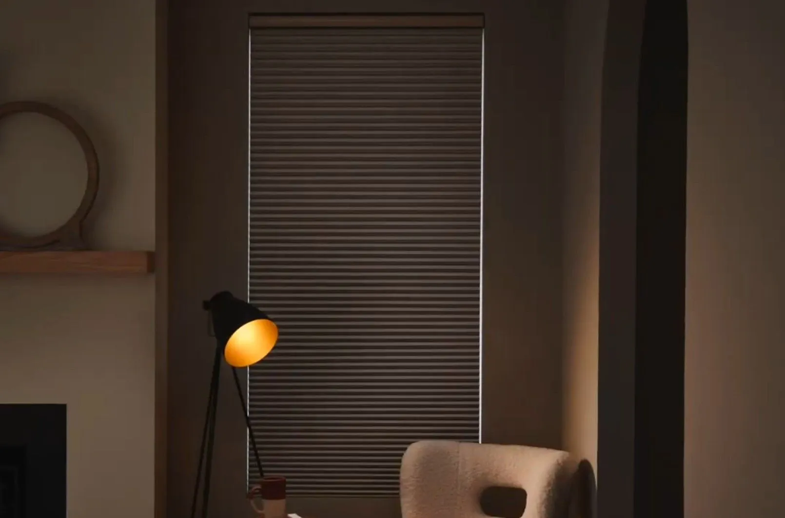Lutron Sivioa Qs Triathlon Cellular Honeycomb Shades Closeup Blackout Fashioninteriors 2