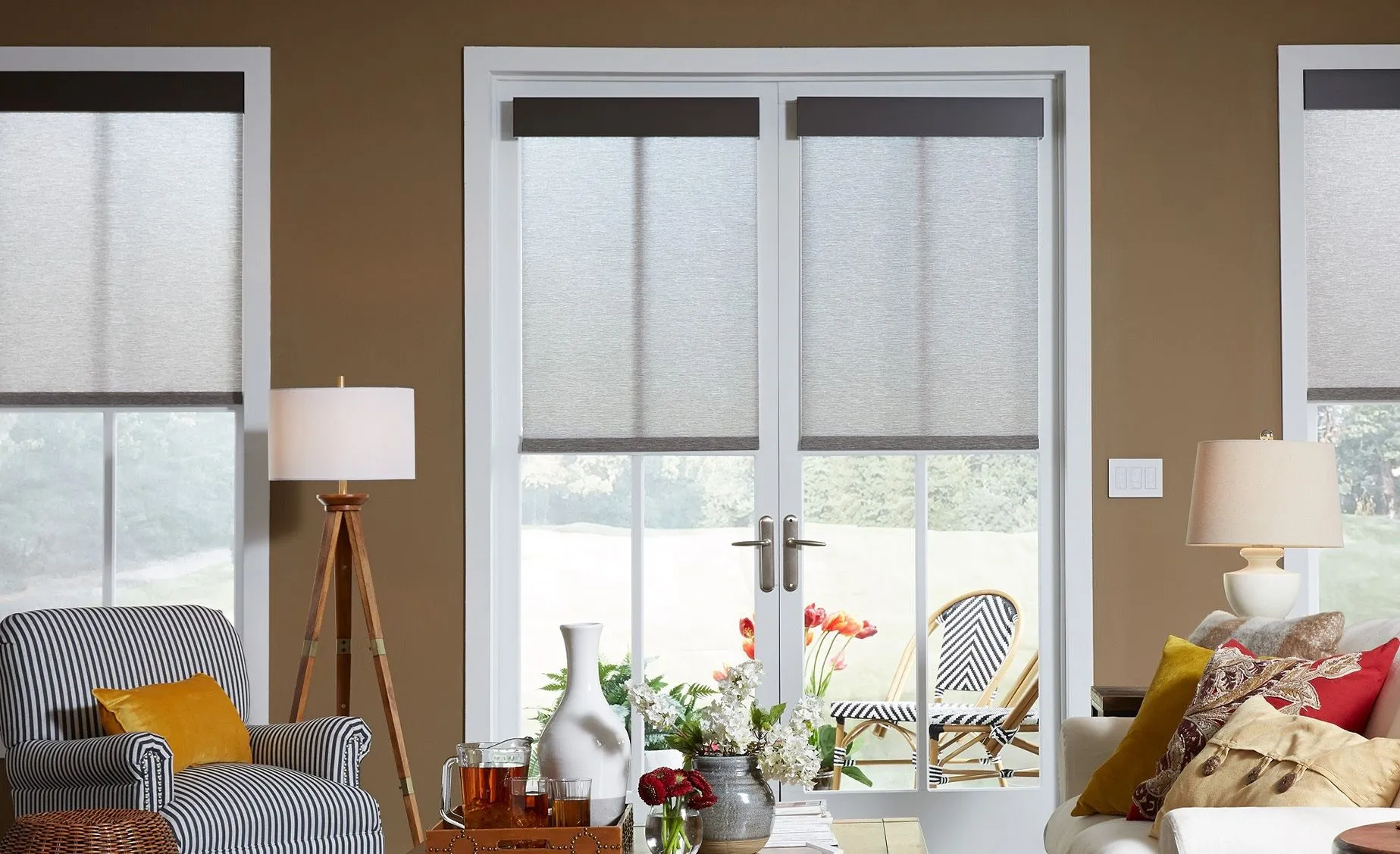 Lutron Sivoia Qs Rollershade Fashioninteriors Sheer Gray Livingroom Frenchdoor