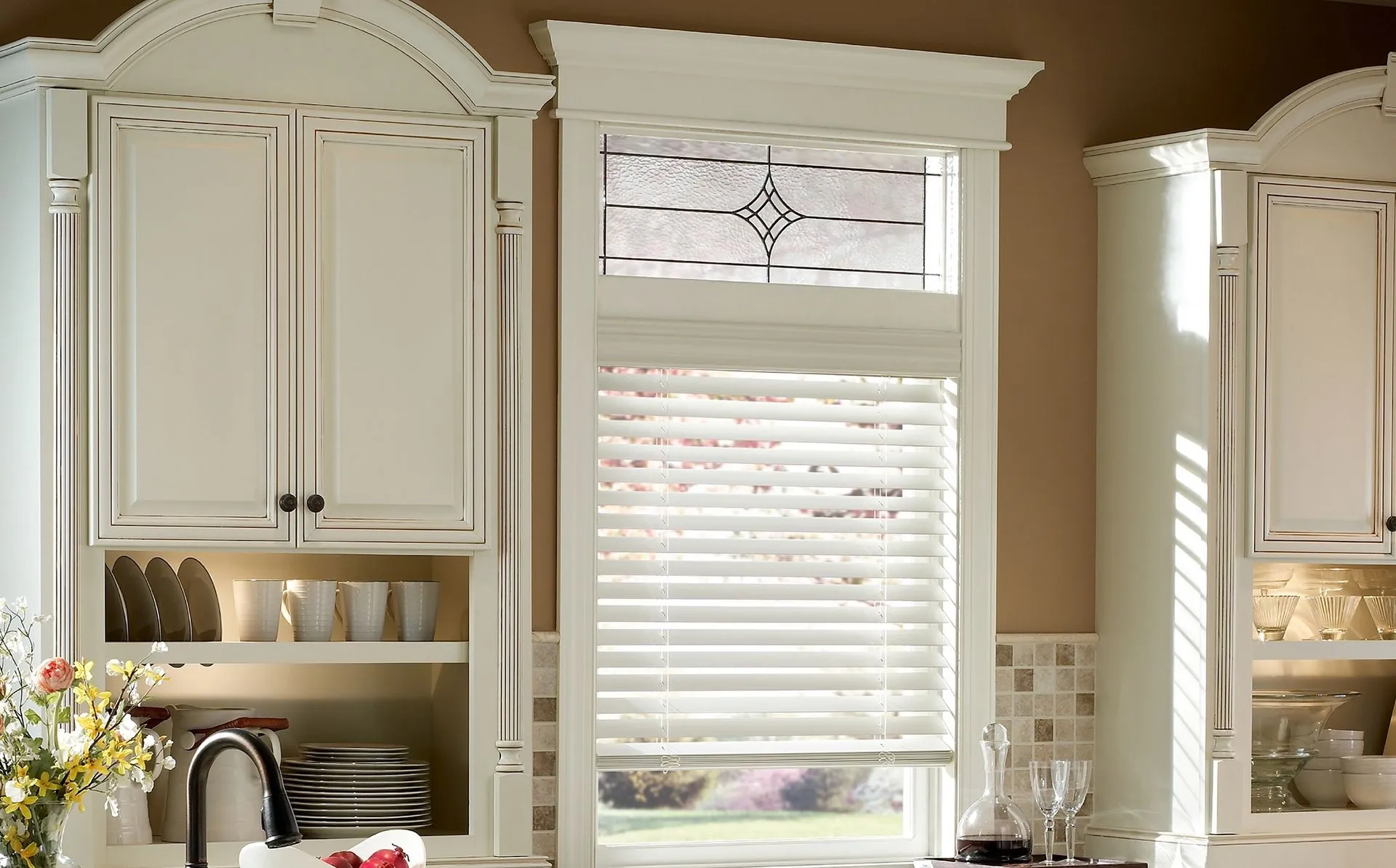 Lutron Sivoia Qs Wired Wood Blinds Kitchen Fashioninteriors
