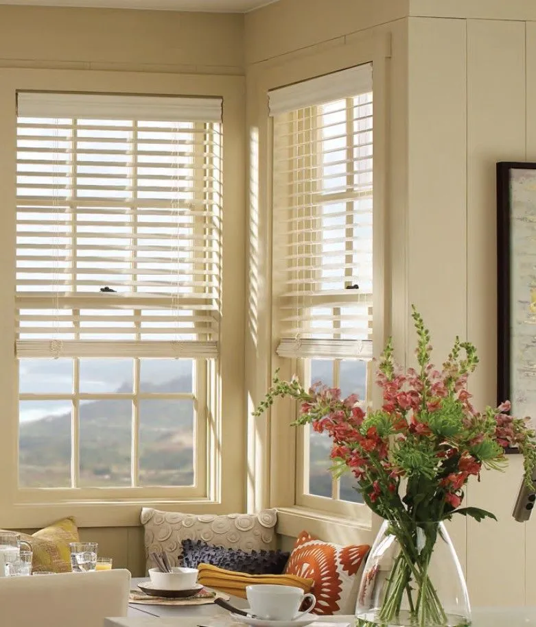 Lutron Sivoia Qs Wired Wood Blinds Kitchen Table Fashioninteriors