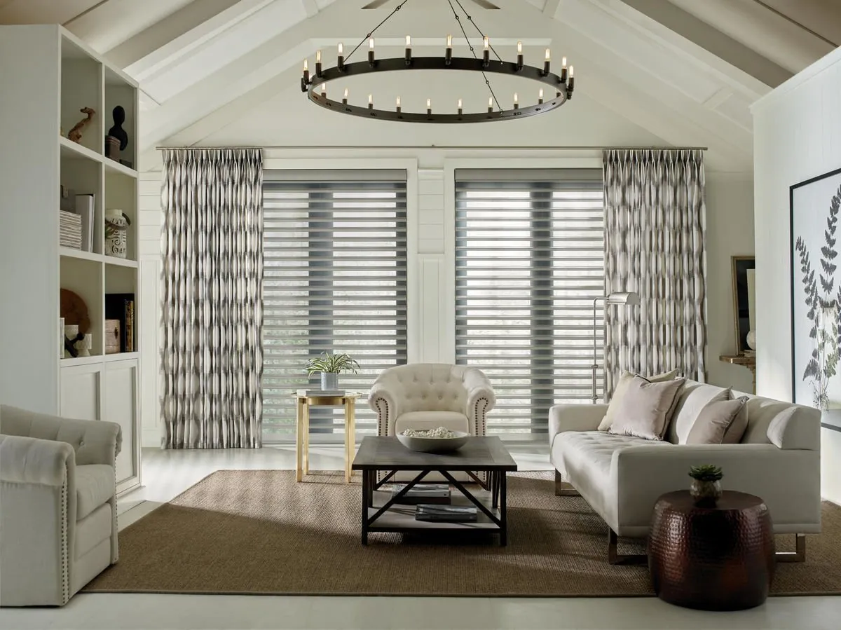 Designstudio Sidepanels Curtainsdrapery Farmhouse Modern Livingroom Chandelier Hunterdouglas Fashioninterior