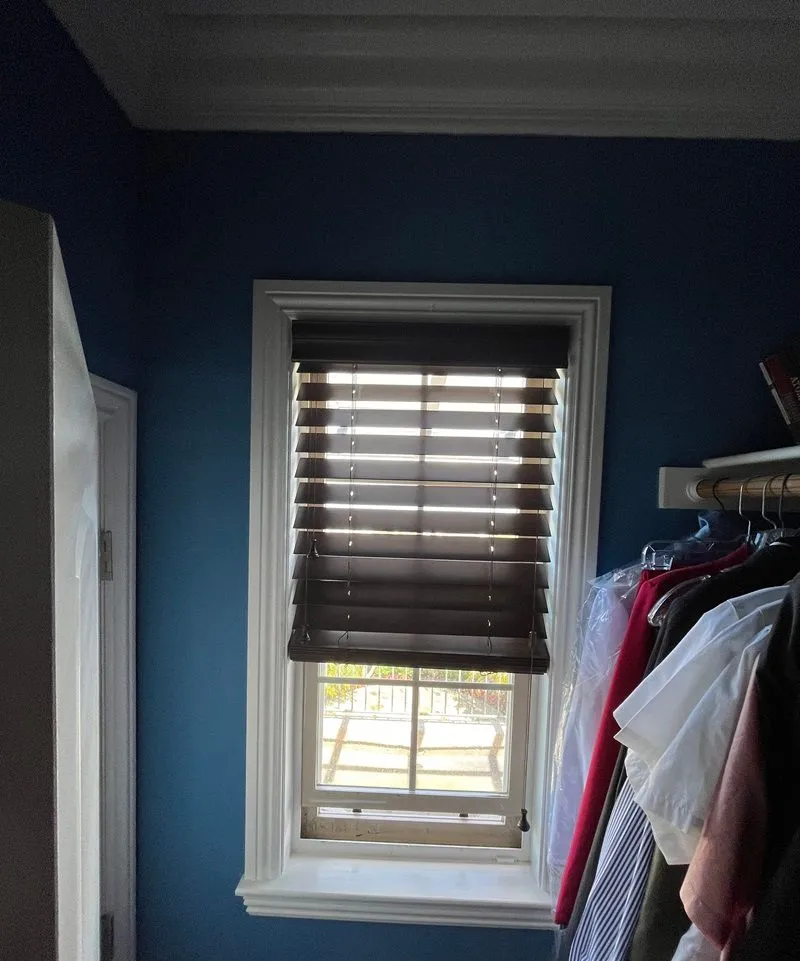 Hunterdouglas Classic Woodblinds Closet Blue Losangeles Fashioninteriros