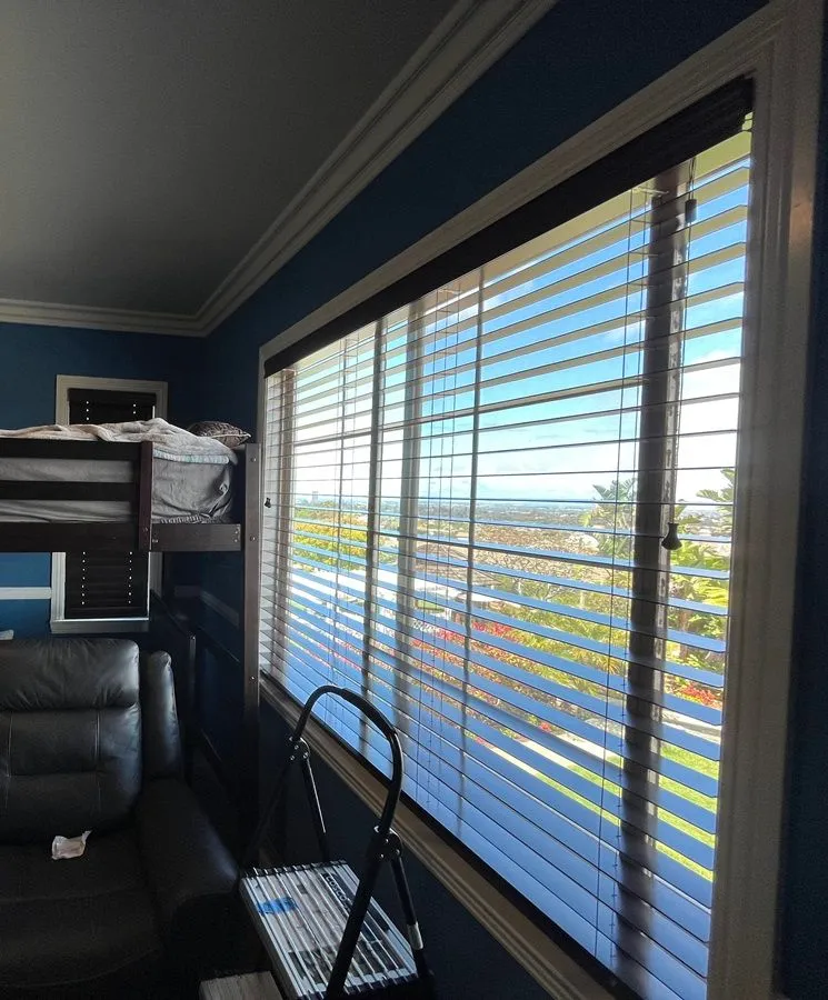 Hunterdouglas Classic Woodblinds Kidsroom Blue Losangeles Fashioninteriros