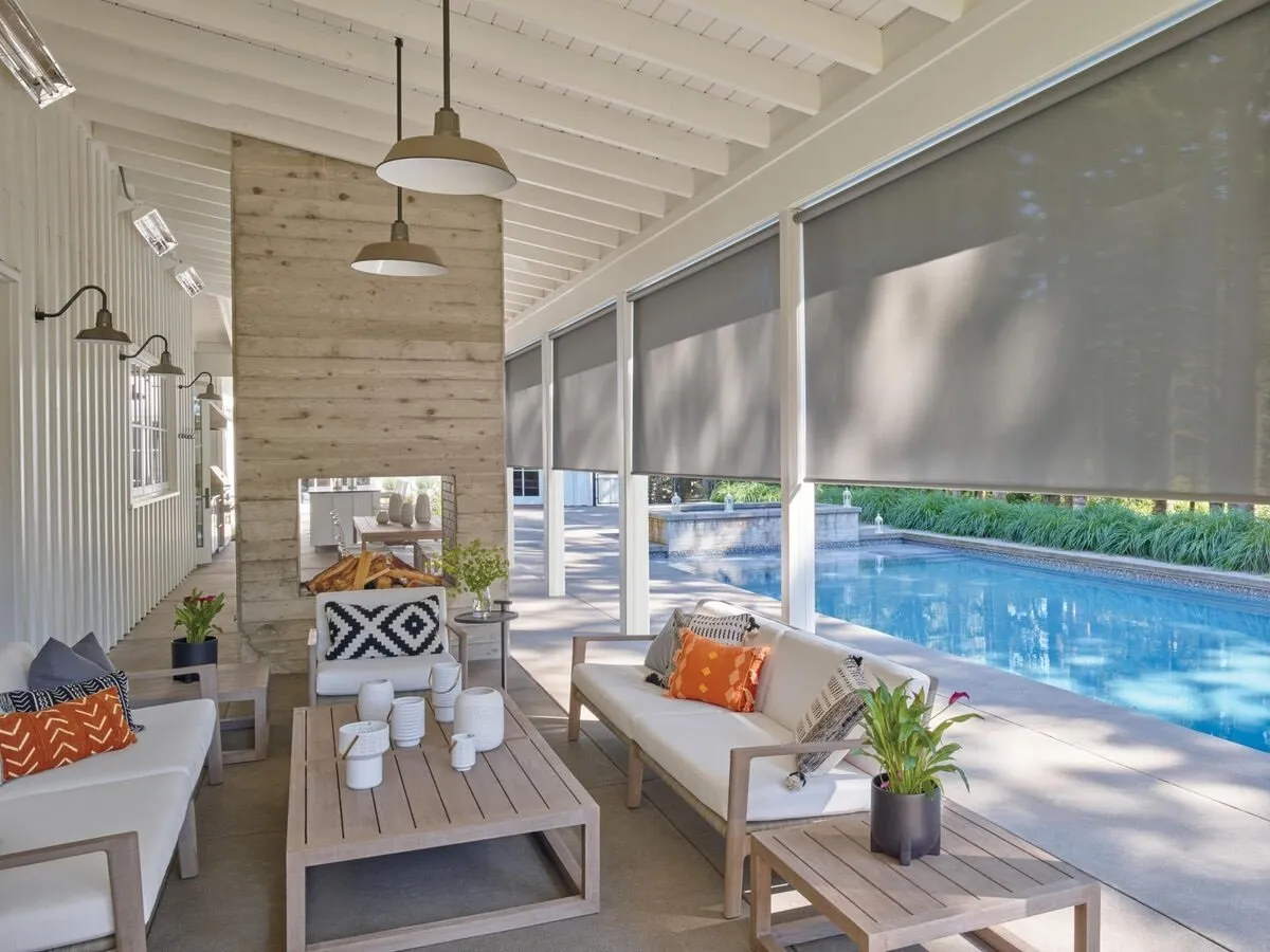 hunterdouglas-designer-rollershades-outdoor-poolside-modernhome-patioshades-fireplace-sheergray-emp…