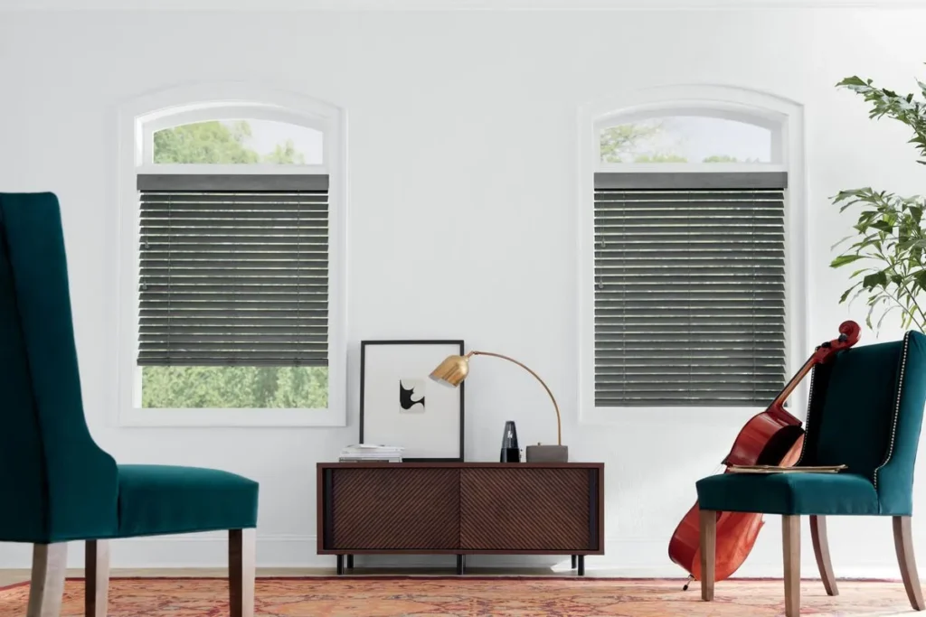 Parkland Woodblinds Midcentury Modern Boho Violin Livingroom Hunterdouglas Fashioninteriors 2020