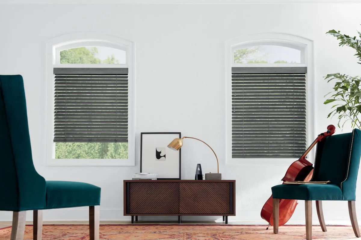 Parkland Woodblinds Midcentury Modern Boho Violin Livingroom Hunterdouglas Fashioninteriors 2020